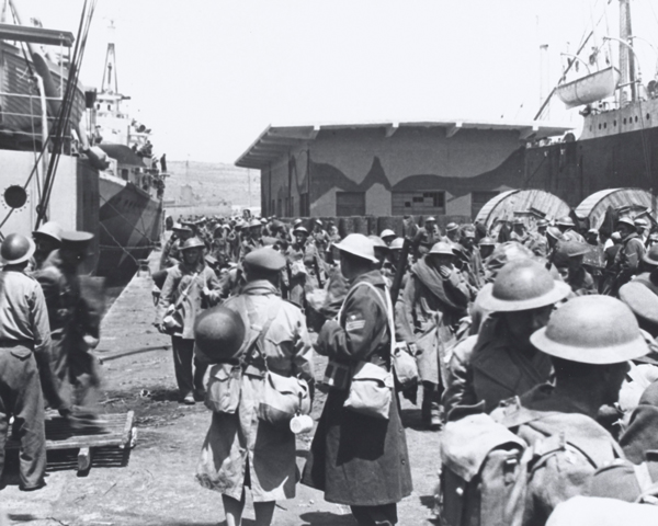 Commonwealth troops evacuate Greece, 1941