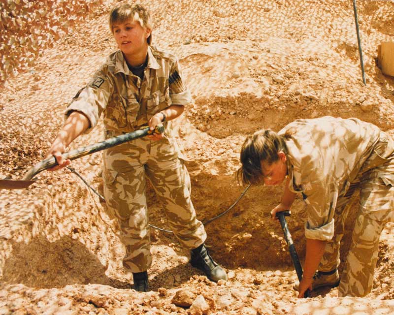 WRAC women dig in during the Gulf War, 1990