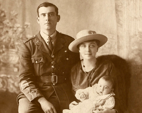 Second Lieutenant Holly Chrismas, Machine Gun Corps, with his wife Ada and son Eric, 1918
