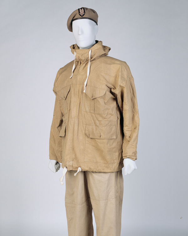 Beret, smock and trousers worn by a Special Air Service soldier, c1943