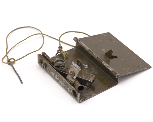 No 6 hinge-type release switch for use as a booby trap, 1942