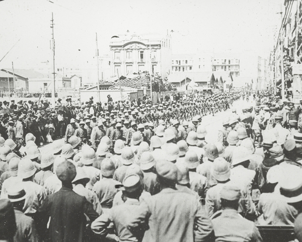 The Italian 35th Infantry Division marching through Salonika, August 1916