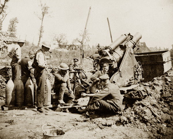 Gunners take a break during the bombardment of Zonnebeke, 1917
