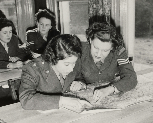 Princess Elizabeth at a map reading class, 1945
