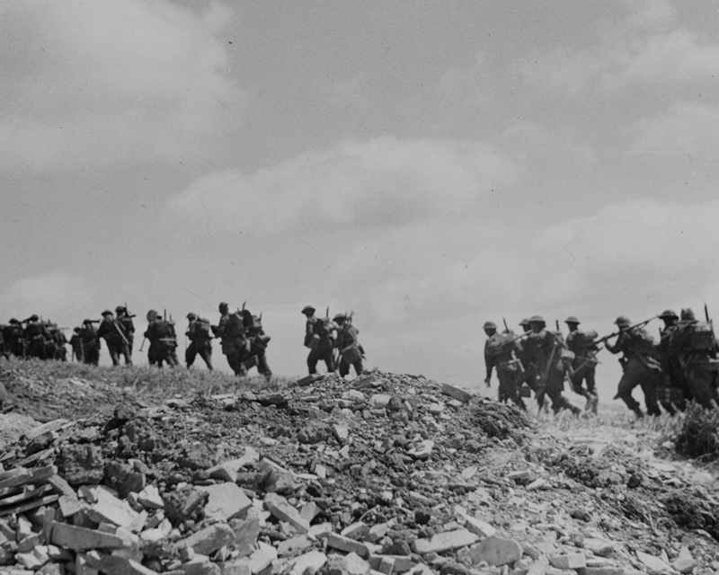1st Battalion The East Surrey Regiment moving up to the front line during the attack on Recce Ridge, Tunisia, 1943