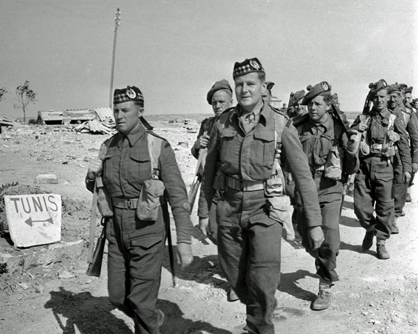 Men of The Gordon Highlanders advance on Tunis, 1942
