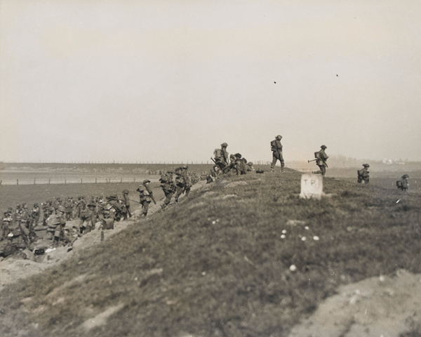The Gordon Highlanders advance over the flood bank of the Rhine, 1945