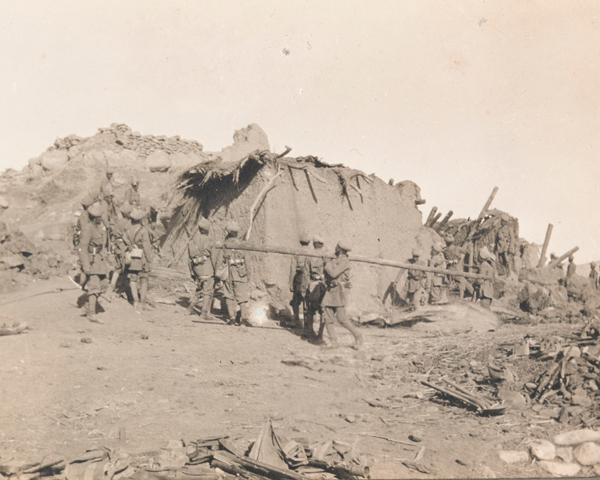 Demolishing Nai Kuch village in Waziristan, 1919
