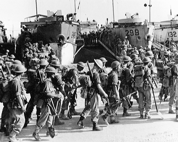 2nd Battalion The Seaforth Highlanders embarking at Sousse, 1943
