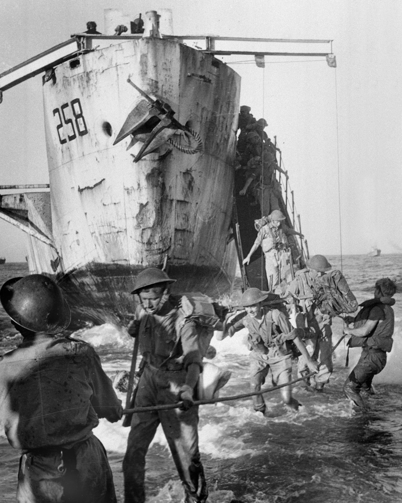 British troops landing on Sicily, July 1943
