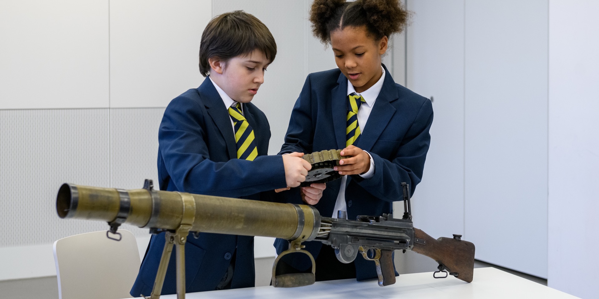 School children examining First World War weaponry