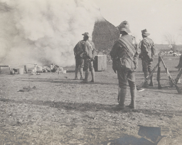 The City Imperial Volunteers burning a Boer farm at Frederickstrad, 1901