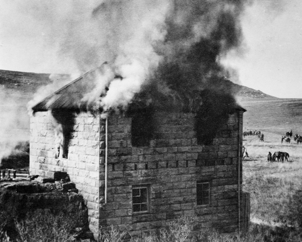 Burning a Boer farm, 1901