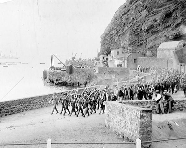 Boer prisoners of war arriving on St Helena, 1901