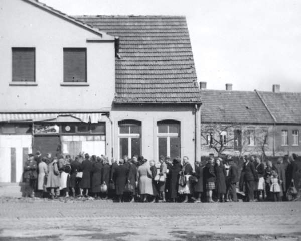 Germans queueing for food in Pinneberg, 1945