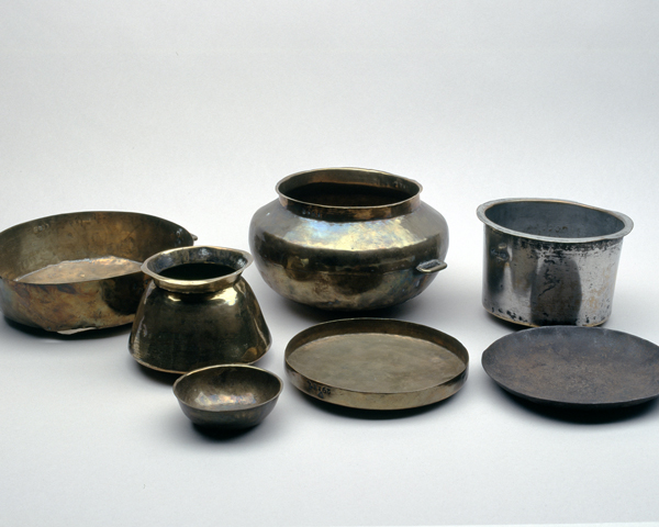 Indian soldiers' cooking and serving bowls, c1890