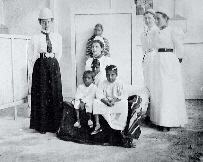 Staff and patients at Wari Bunder Hospital, Bombay, 1896