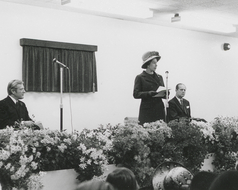 Queen Elizabeth II, Royal Opening, 11 November 1971