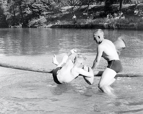 Water sports, 3rd County of London Yeomanry (Sharpshooters), Wiltshire, 1941