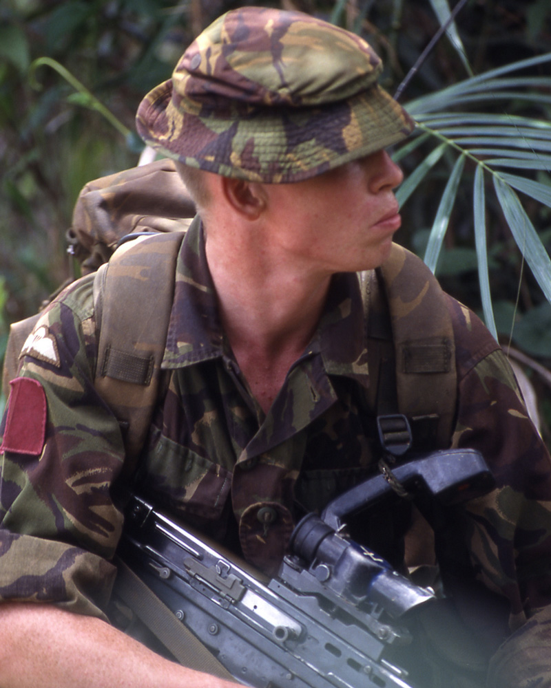 A soldier of 1st Battalion The Parachute Regiment during Operation Barras, 2000