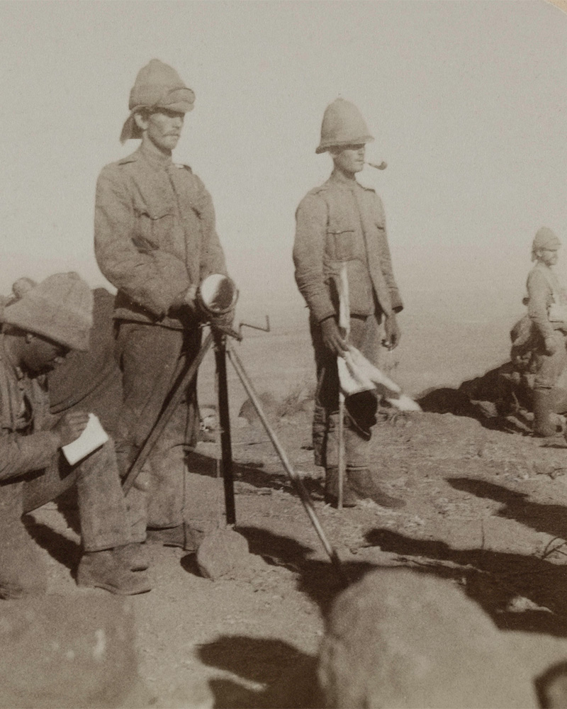 Yorkshire Regiment heliograph team signalling from New Zealand Hill, Boer War, 1900