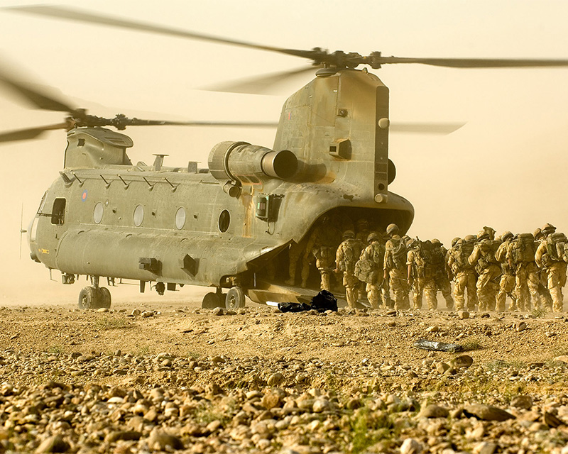 British soldiers from 3 Para board an RAF CH47 Chinook, Musa Qala, 6 August 2006