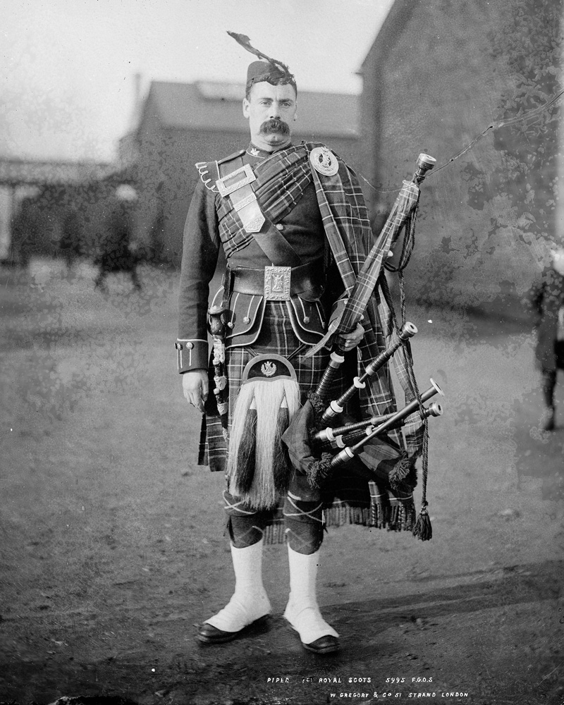 Piper, 1st Battalion The Royal Scots (Lothian Regiment), 1895 