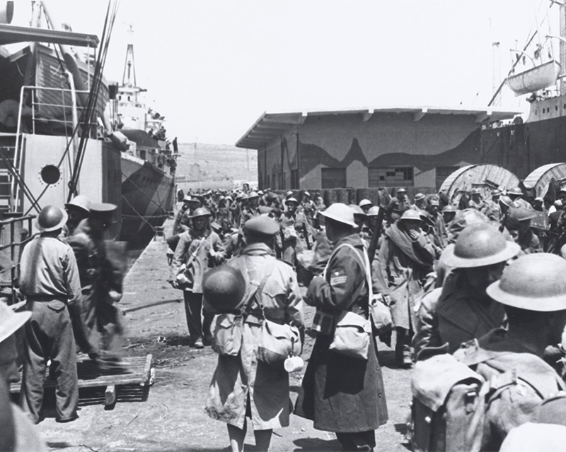 Commonwealth troops evacuate Greece, 1941