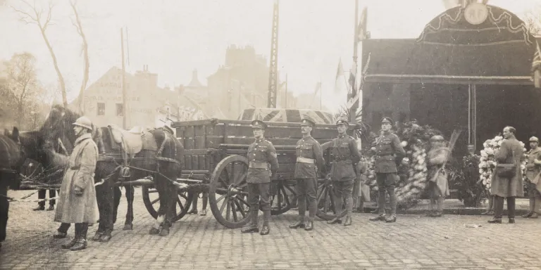 The coffin of the Unknown Warrior borne in a wagon with a guard of Allied soldiers, 10 November 1920