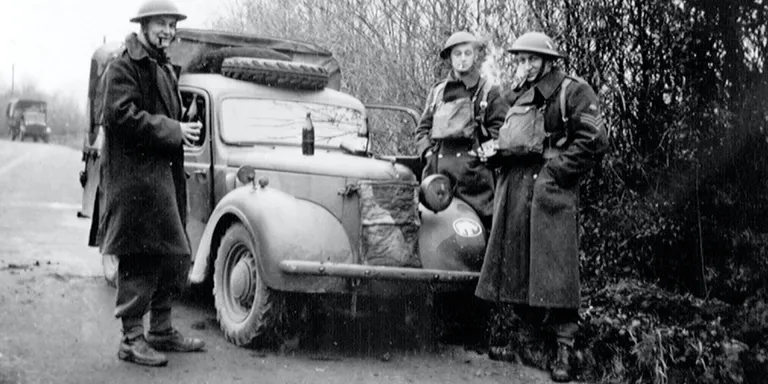 ‘Halt in the echelon’, Austin 10 light utility truck, 3rd County of London Yeomanry (Sharpshooters), Chidingfold, Surrey, 1940