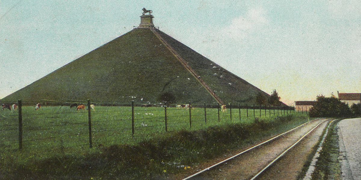 Lion's Mound depicted on a souvenir postcard, 1908