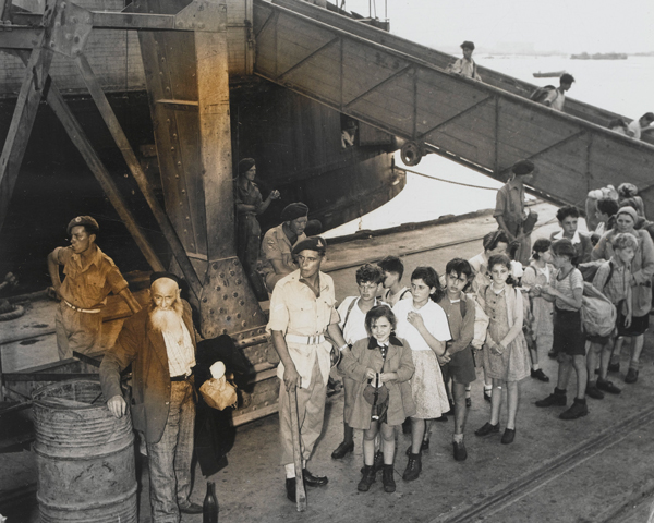 Jewish child refugees at Haifa Docks, 1947