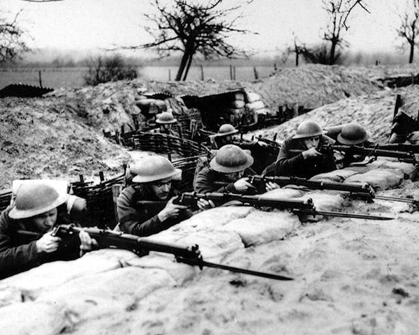 British soldiers man the trenches, 1939