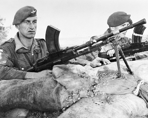 Members of 3rd Battalion, The Parachute Regiment, on guard at a water filtration plant near Suez, December 1951