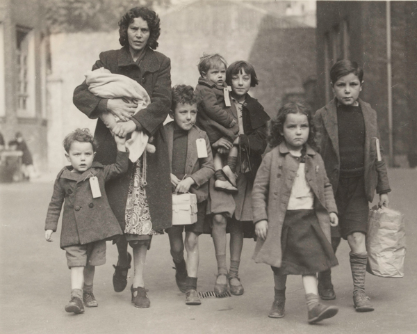 Evacuees leaving London for safety in the countryside, 1941 