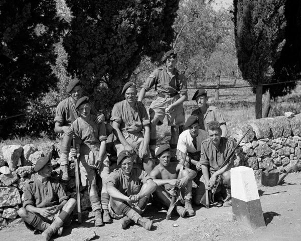 Troops of 1st Airborne Division near Syracuse, Sicily, 1943