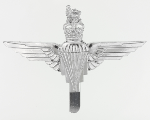 Other ranks cap badge, The Parachute Regiment, 1973