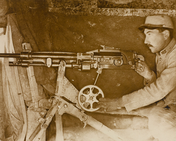 French machine-gunner on the Champagne Front, 1915