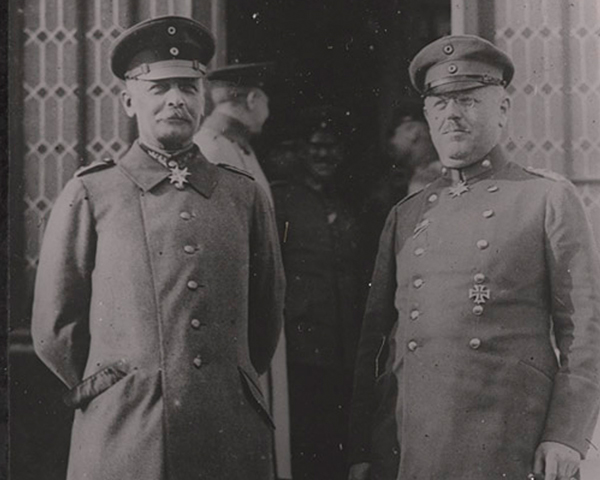 General Erich von Falkenhayn and his chief of staff, Colonel Hans Hesse, 1916