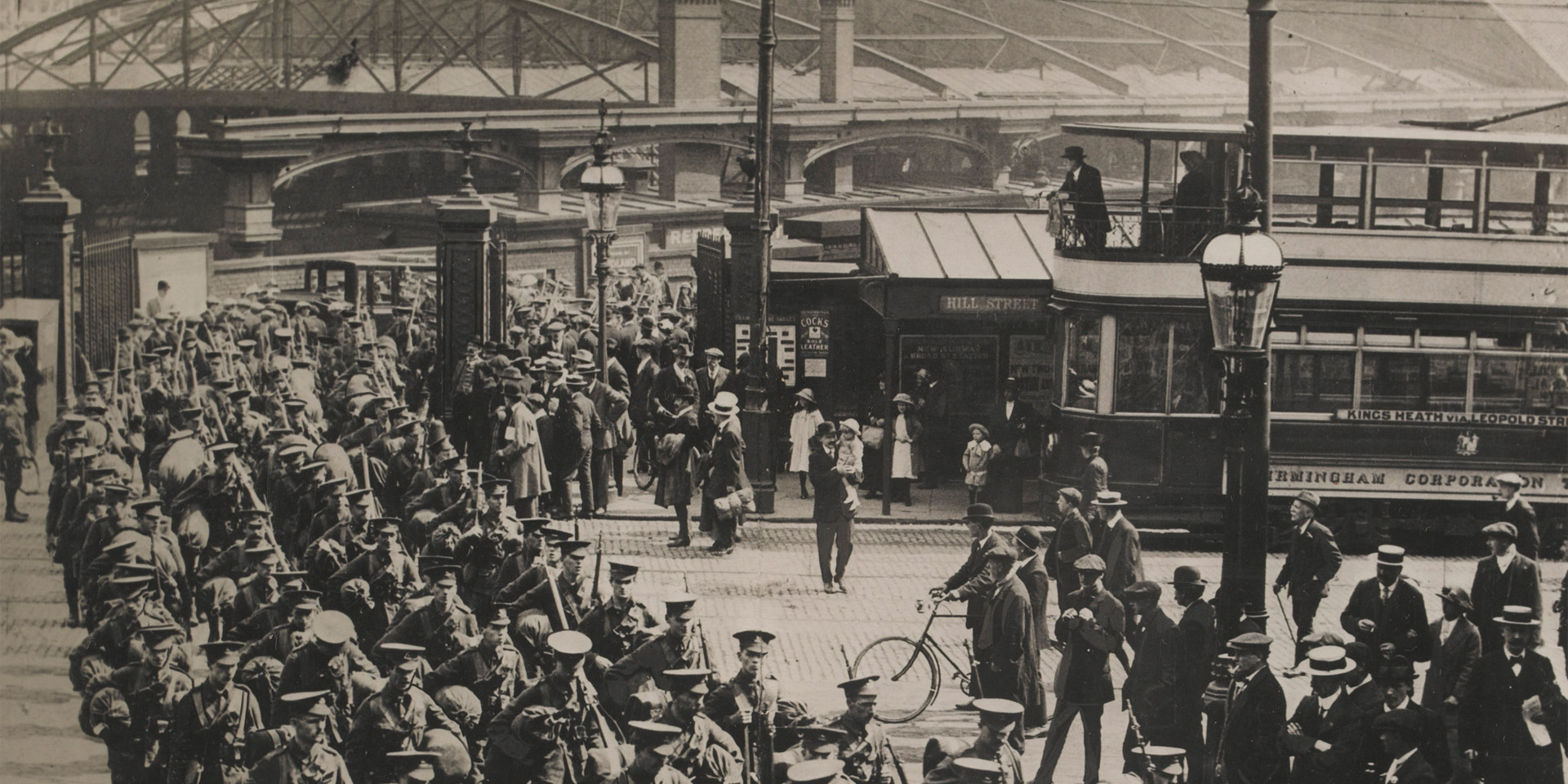 Soldiers marching through Birmingham train station, 1914