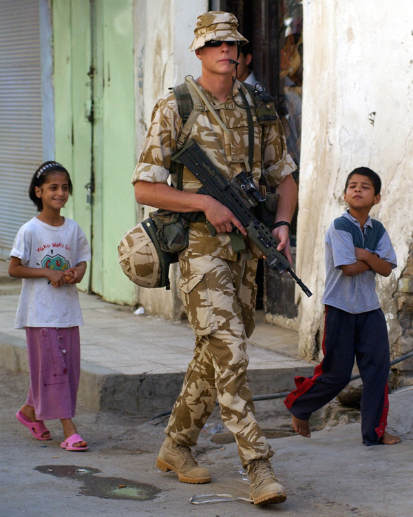 A Princess of Wales's Regiment officer on patrol in Al Amarah 2004