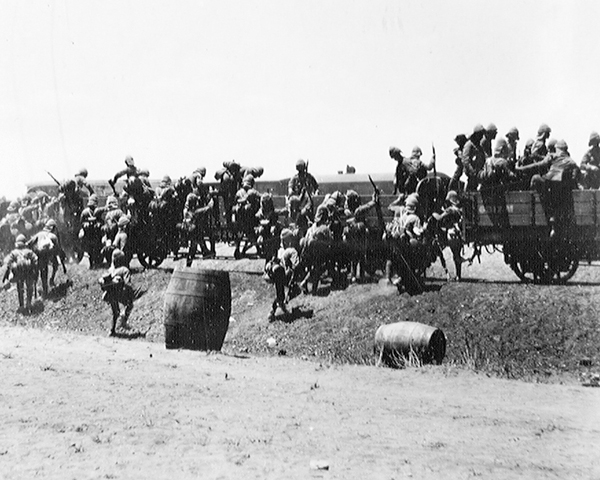 Soldiers of the Hampshire Regiment preparing to entrain for the Orange River, c1900