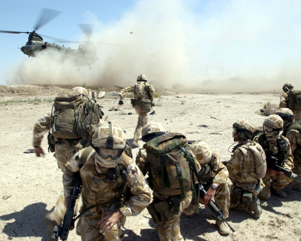 Soldiers of 1st Battalion The Royal Welch Fusiliers, Iraq, 2004