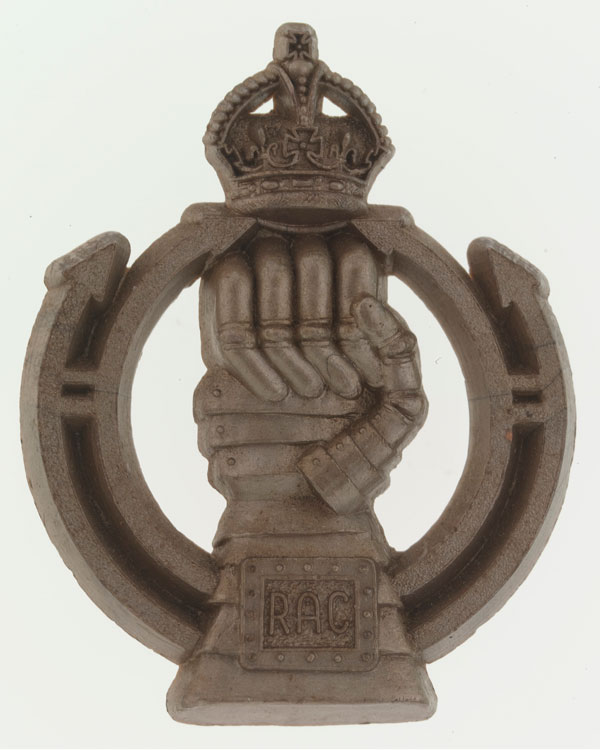 Cap badge, Royal Armoured Corps, 1942