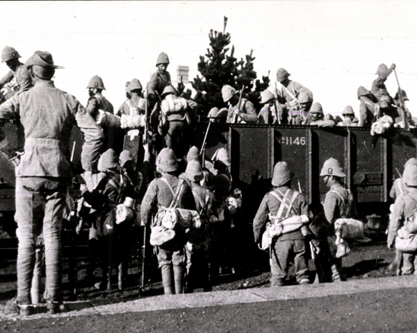 The 1st Royal Irish Fusiliers entraining at Colenso, 1900 