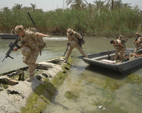 The 5th Rifles mount a patrol from Forward Operating Base Oxford, 2009