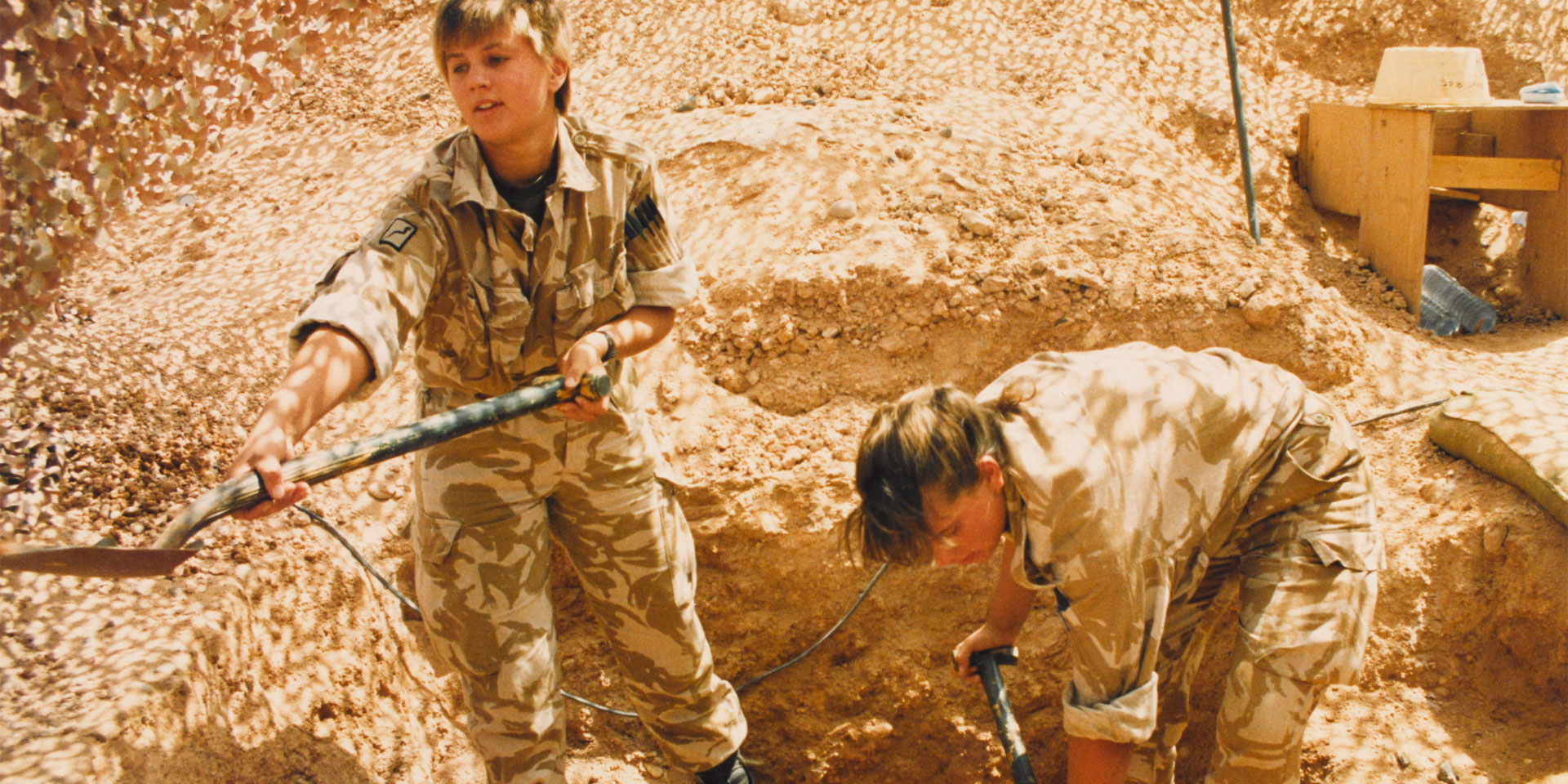 WRAC women dig in during the Gulf War, 1990