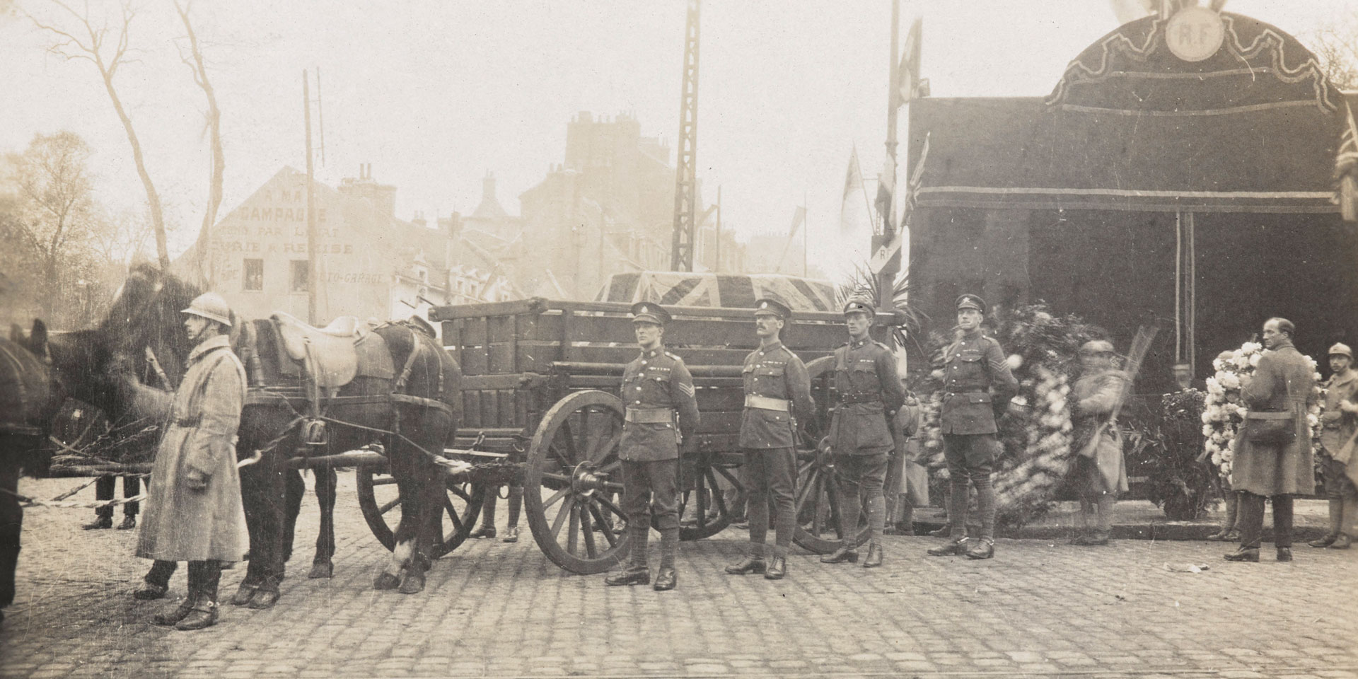 Coffin of the Unknown Warrior borne in a wagon with a guard of Allied soldiers, 10 November 1920