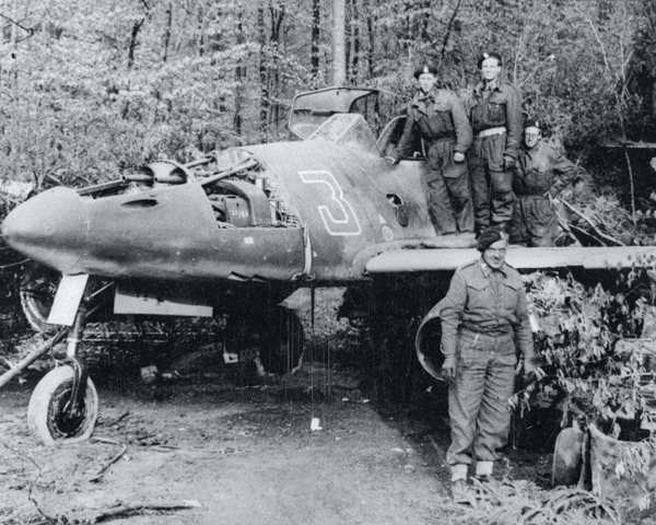 Examining a Messerschmitt Me 262 Schwalbe jet, May 1945