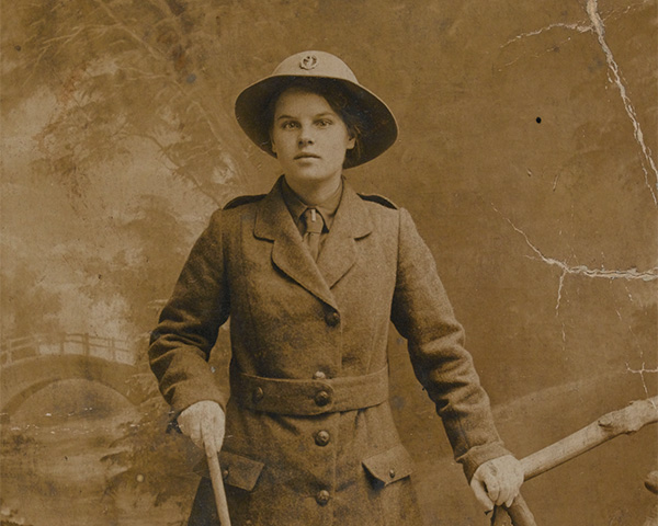 Margaret Caswell, Women's Legion, 1916